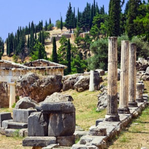 Vía de Delfos y Tesoro de los Atenienses